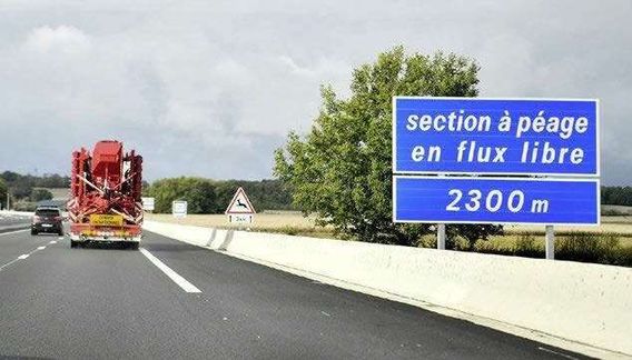 panneau-peage-flux-libre-2300m